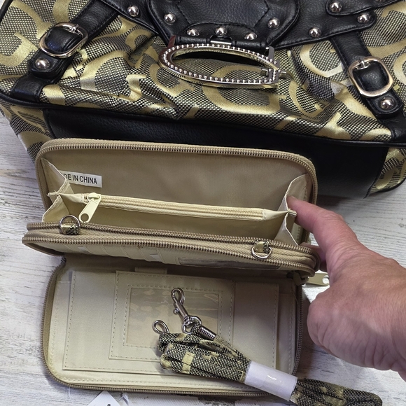 Chic Black and Gold G Fashion Shoulder Bag Set Bundle - Picture 5 of 8